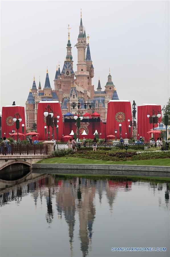 (4)CHINA-SHANGHAI-INDUSTRIA-DISNEYLANDIA 