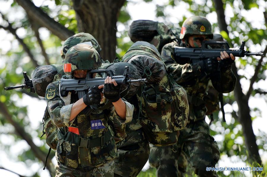 (2)CHINA-SHANDONG-MILITARES-ENTRENAMIENTO