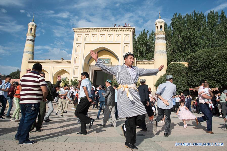 (2)CHINA-XINJIANG-SOCIEDAD-FESTIVAL 