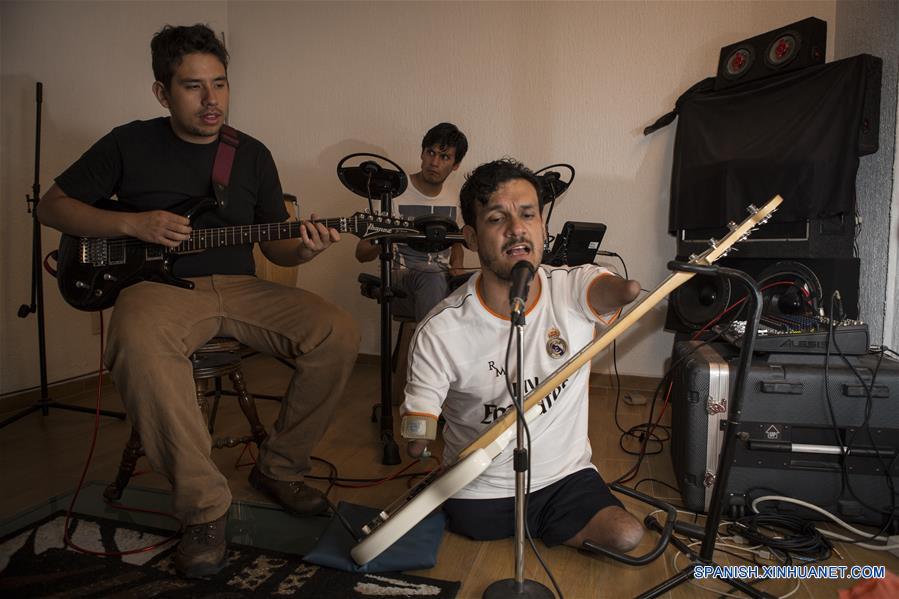 (14)MEXICO-CIUDAD DE MEXICO-SOCIEDAD-AMELIA-SERIE 