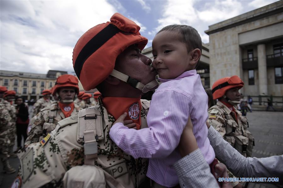(3)COLOMBIA-BOGOTA-MILITARES-CEREMONIA
