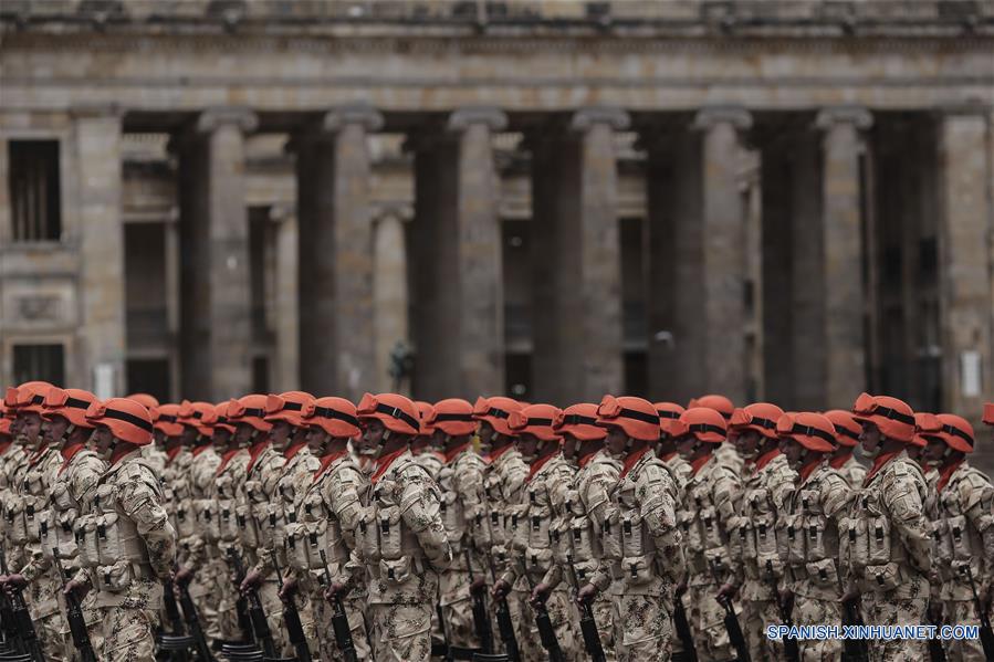 (4)COLOMBIA-BOGOTA-MILITARES-CEREMONIA