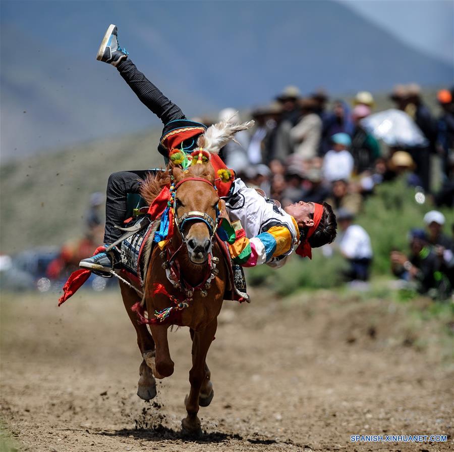 (3)CHINA-LHASA-SOCIEDAD-FESTIVAL