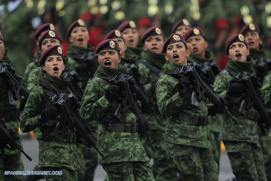 Desfile militar del 206 aniversario del inicio de la Independencia de México