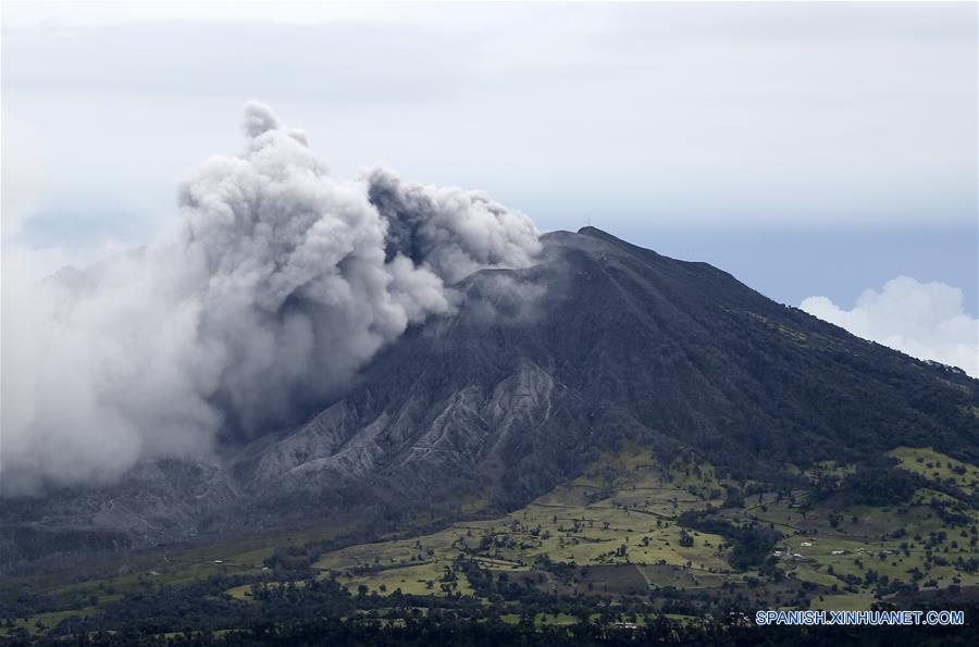 (1)COSTA RICA-SAN GERARDO DE IRAZU-MEDIO AMBIENTE-VOLCAN