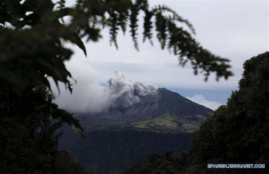 (2)COSTA RICA-SAN GERARDO DE IRAZU-MEDIO AMBIENTE-VOLCAN