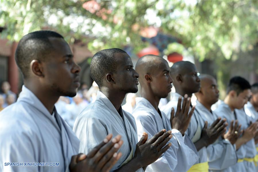 Un total de 20 aprendices de Africa se graduaron el viernes después de un programa de entrenamiento de tres meses sobre Kungfu y la cultura Shaolin.
