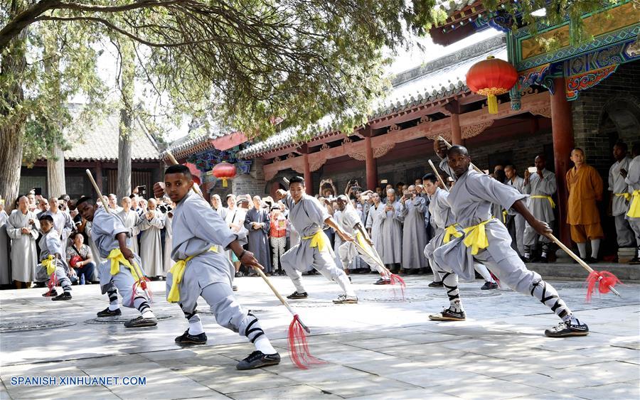 Un total de 20 aprendices de Africa se graduaron el viernes después de un programa de entrenamiento de tres meses sobre Kungfu y la cultura Shaolin.