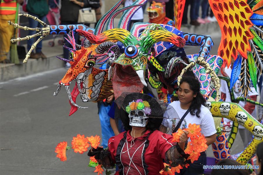 (5)MEXICO-CIUDAD DE MEXICO-SOCIEDAD-DESFILE
