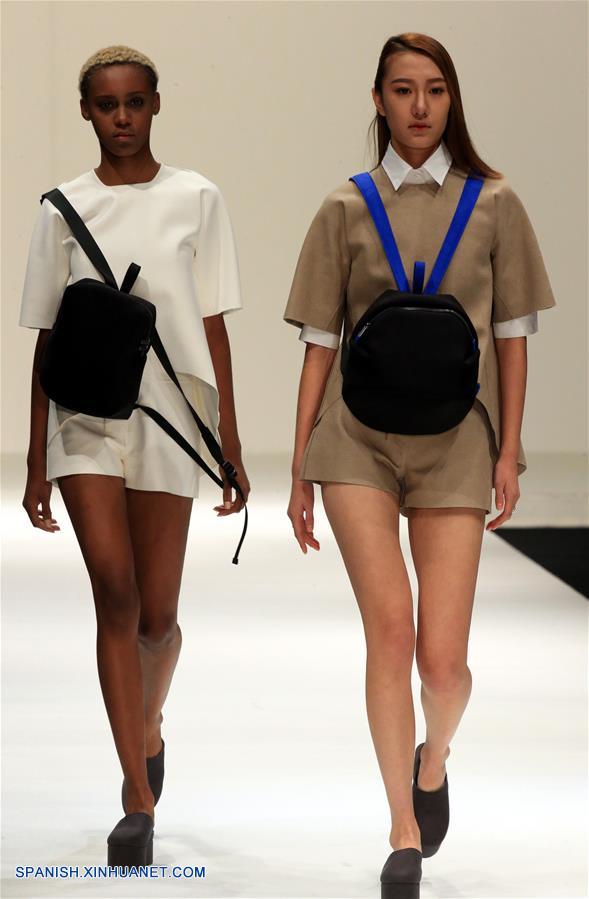 Semana de la Moda de China: Modelos presentan bolsas de mano creadas por Liu Shengyi