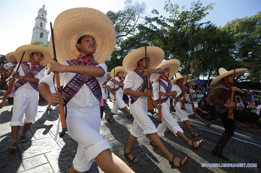 Desfile cívico deportivo para conmemorar el aniversario de la Revolución Mexicana Spanish