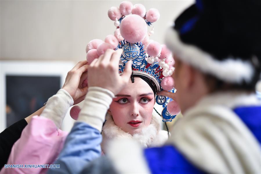 Franceses realizan presentación de ópera Kunqu