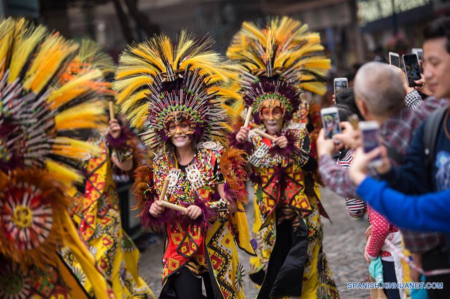 (2)CHINA-MACAO-SOCIEDAD-DESFILE