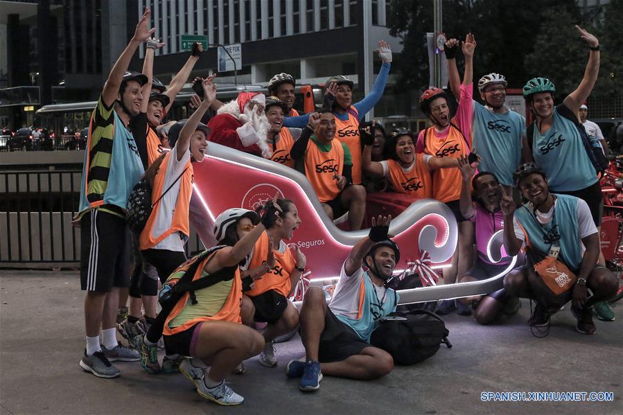 (2)BRASIL-SAO PAULO-SOCIEDAD-NAVIDAD