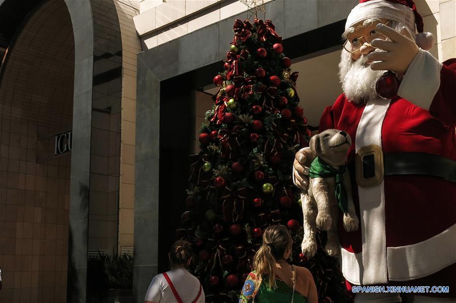 (4)BRASIL-SAO PAULO-SOCIEDAD-NAVIDAD