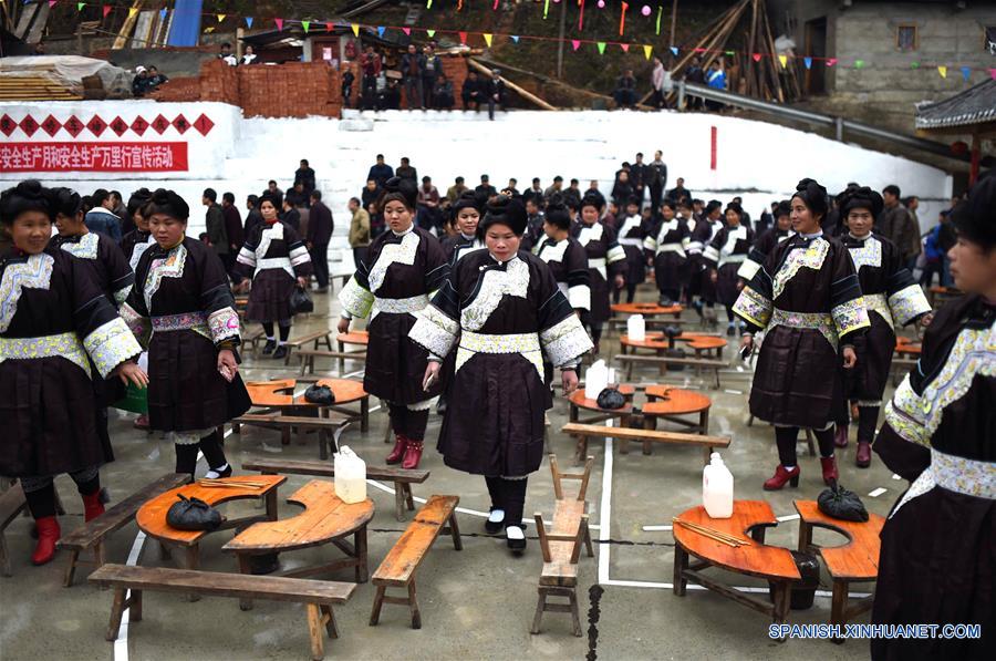 (5)CHINA-GUIZHOU-SOCIEDAD-FESTIVAL