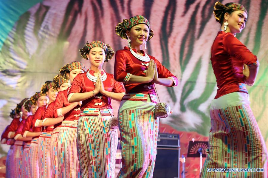 (1)MYANMAR-YANGON-DIA ESTADO SHAN