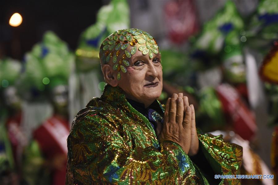 (3)URUGUAY-MONTEVIDEO-CARNAVAL-DESFILE LLAMADAS