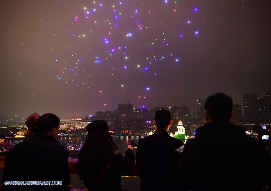 (3)CHINA-XI AN-FESTIVAL-DRONES
