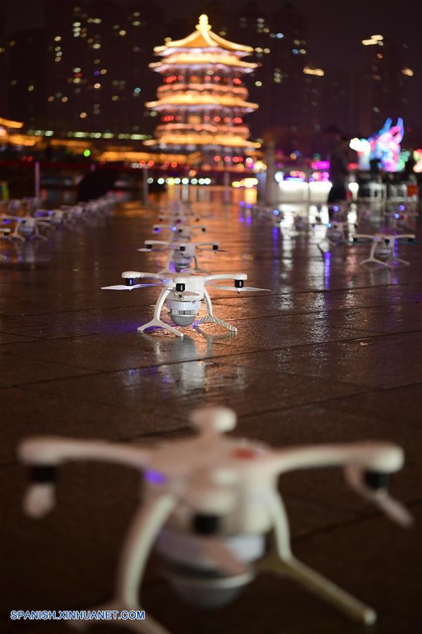 (6)CHINA-XI AN-FESTIVAL-DRONES