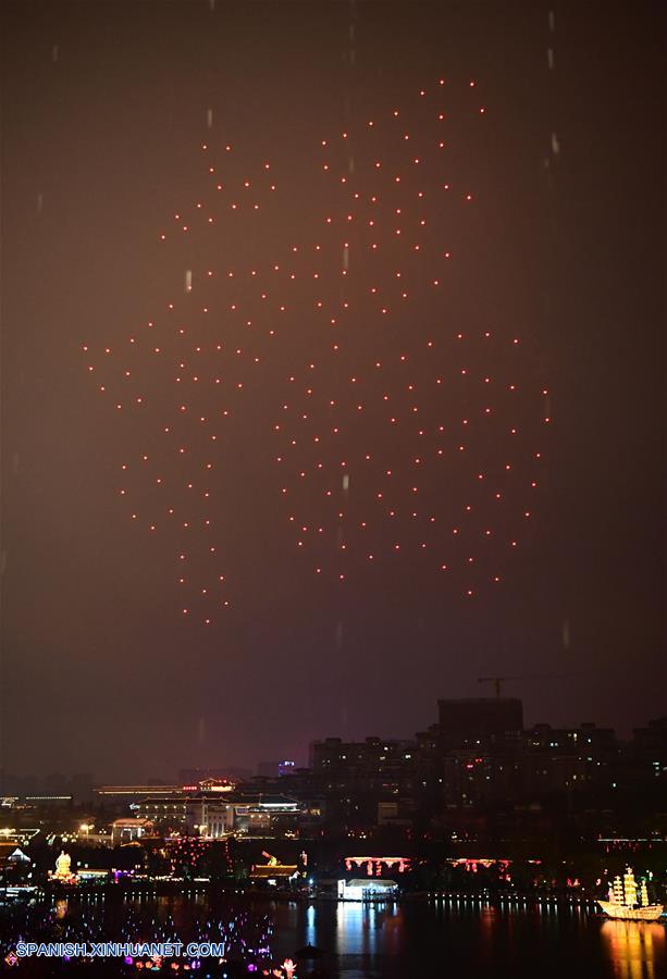 (9)CHINA-XI AN-FESTIVAL-DRONES