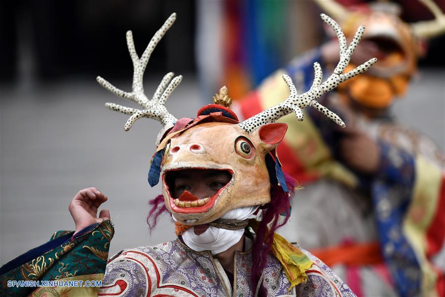 (2)CHINA-QINGHAI-MONASTERIO KUMBUM-RITUAL 