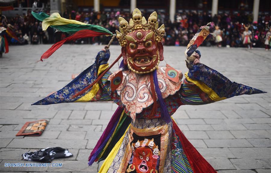 (3)CHINA-QINGHAI-MONASTERIO KUMBUM-RITUAL 