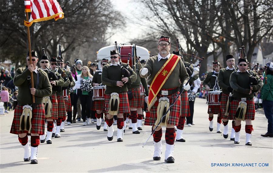 (4)EEUU-CHICAGO-SAN PATRICIO-DESFILE