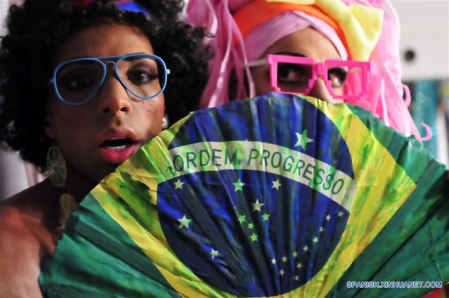 (4)BRASIL-SAO PAULO-FUTBOL-DRAG QUEENS