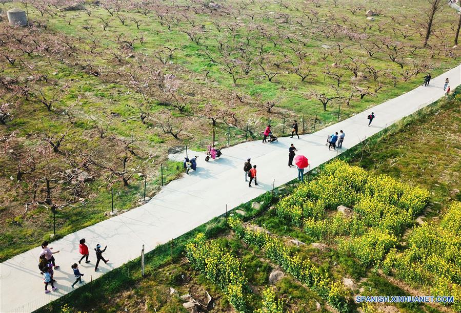 (2)CHINA-JIANGSU-FESTIVAL QINGMING