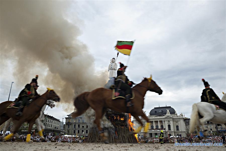 (2)SUIZA-ZURICH-SECHSELAUTEN-FESTIVAL DE PRIMAVERA