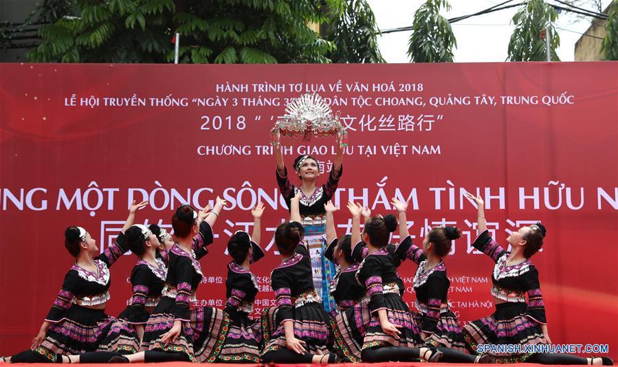 (1)VIETNAM-HANOI-CHINA-FESTIVAL