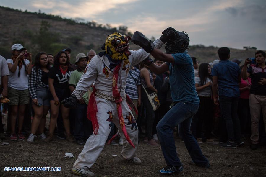 (5)MEXICO-GUERRERO-RITUAL-PELEA DE TIGRES