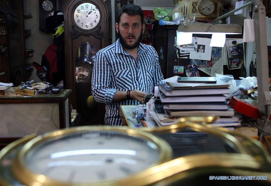 (2)GRECIA-ATENAS-FOLCLOR-ARTESANO DE RELOJES