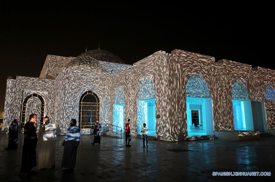 (4)EAU-AJMAN-RAMADAN-ESPECTACULO DE LUCES