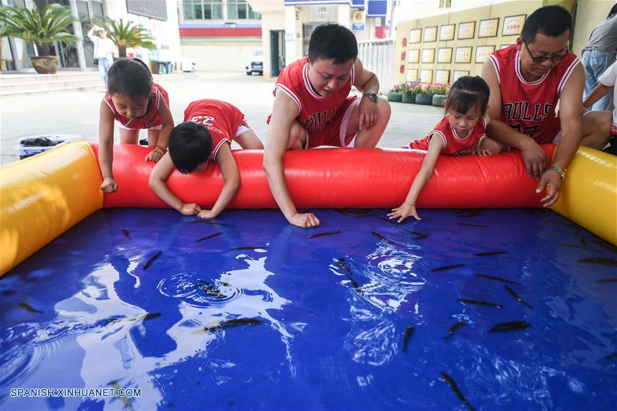(1)CHINA-ZHEJIANG-DIA INTERNACIONAL DEL NI&Ntilde;O