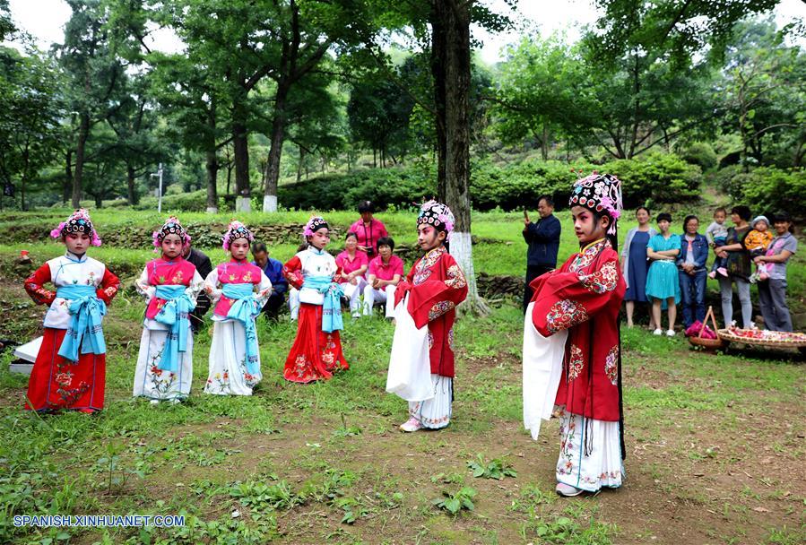 (2)CHINA-ZHEJIANG-DIA INTERNACIONAL DEL NI&Ntilde;O