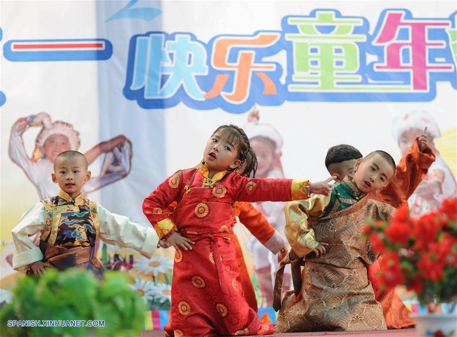 (12)CHINA-LHASA-DIA INTERNACIONAL DEL NI&Ntilde;O-CELEBRACIONES 