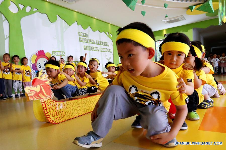 CHINA-JIANGSU-FESTIVAL DE BOTES DE DRAGON-CELEBRACIONES