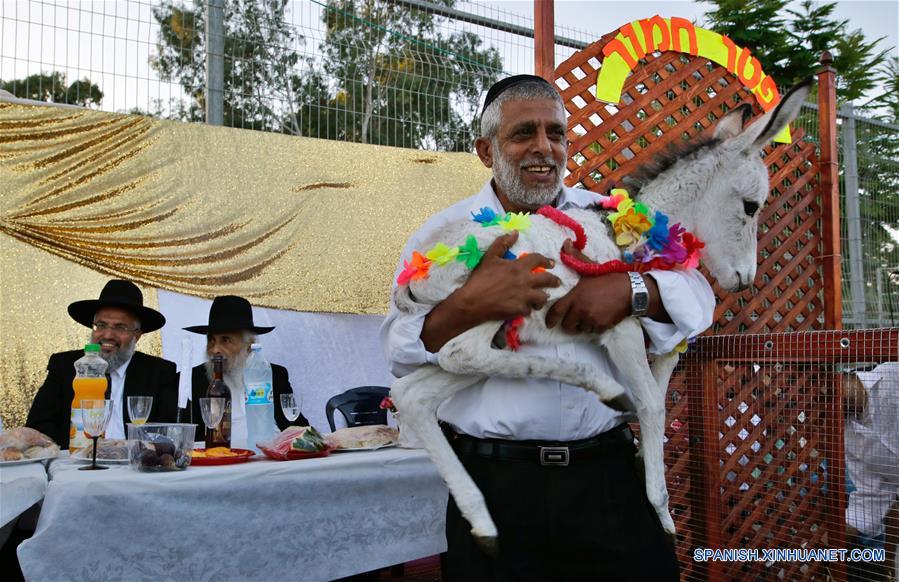 ISRAEL-TEL AVIV-JUDIOS ULTRAORTODOXOS-RITUAL
