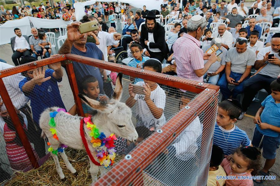 ISRAEL-TEL AVIV-JUDIOS ULTRAORTODOXOS-RITUAL