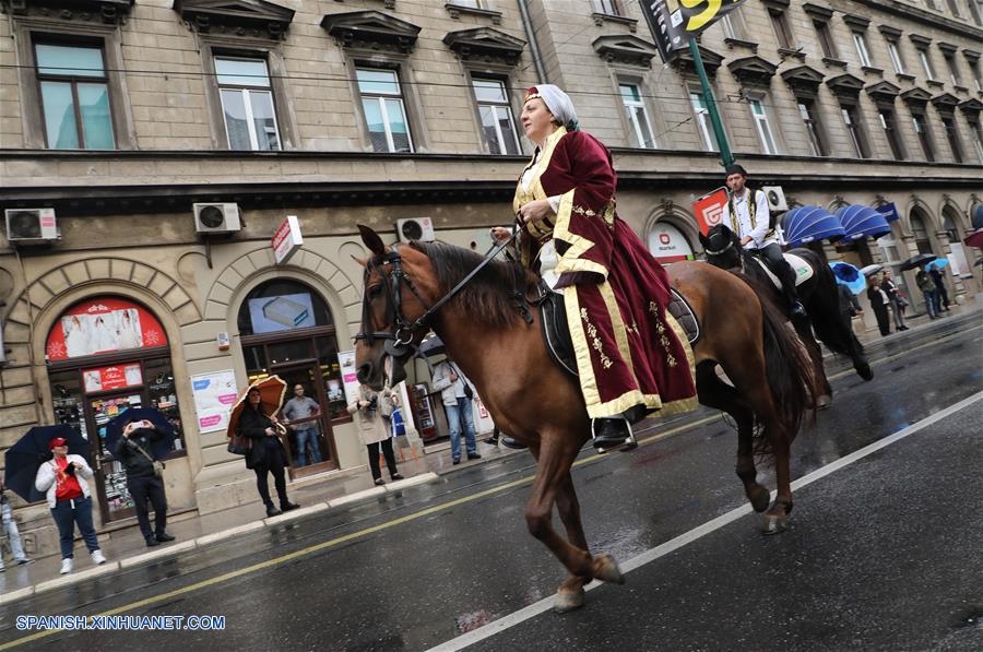 BOSNIA Y HERZEGOVINA-SARAJEVO-DESFILE