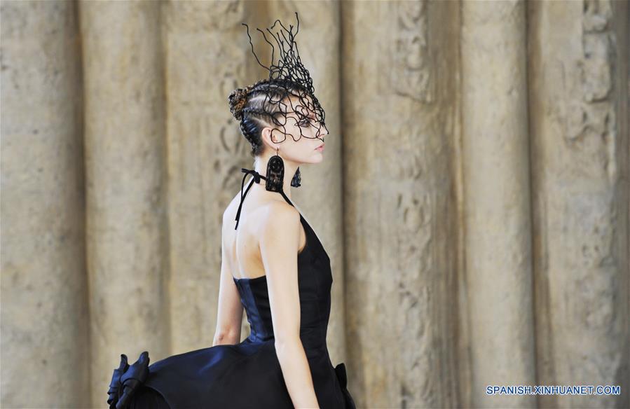FRANCIA-PARIS-MODA-GUO PEI