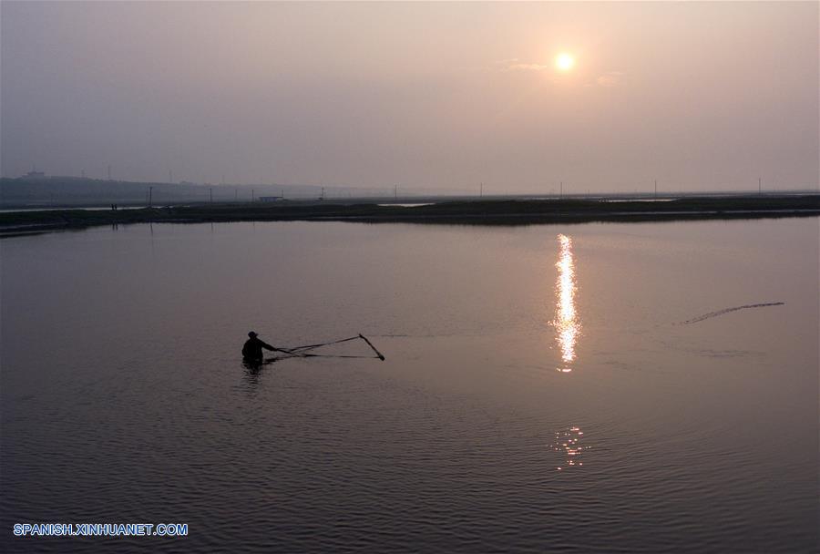 CHINA-SHANXI-CAMARON DE LA SALMUERA-RECOLECCION