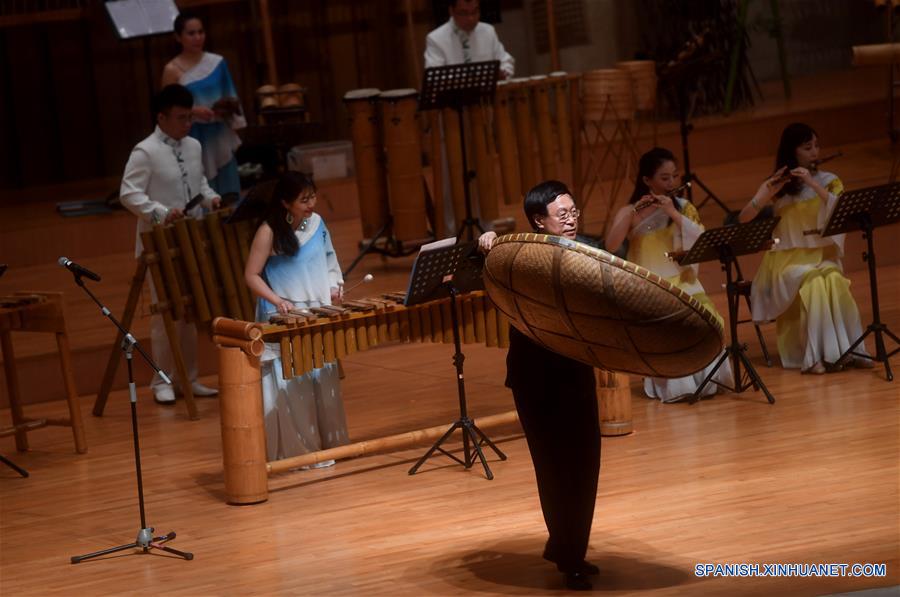 CHINA-BEIJING-ORQUESTA DE BAMBU