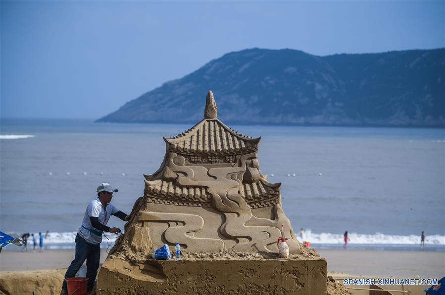 CHINA-ZHEJIANG-ESCULTURA DE ARENA-FESTIVAL-PREPARACION