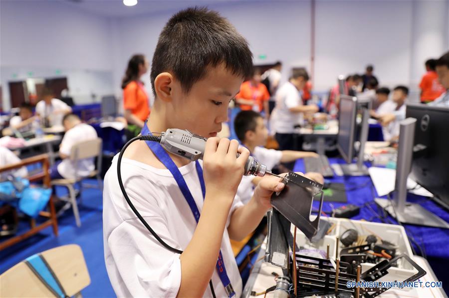 CHINA-GUIZHOU-CONCURSO DE ROBOTICA ADOLESCENTE