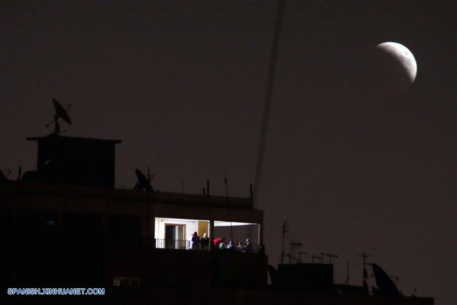 EGIPTO-CAIRO-LUNA-ECLIPSE