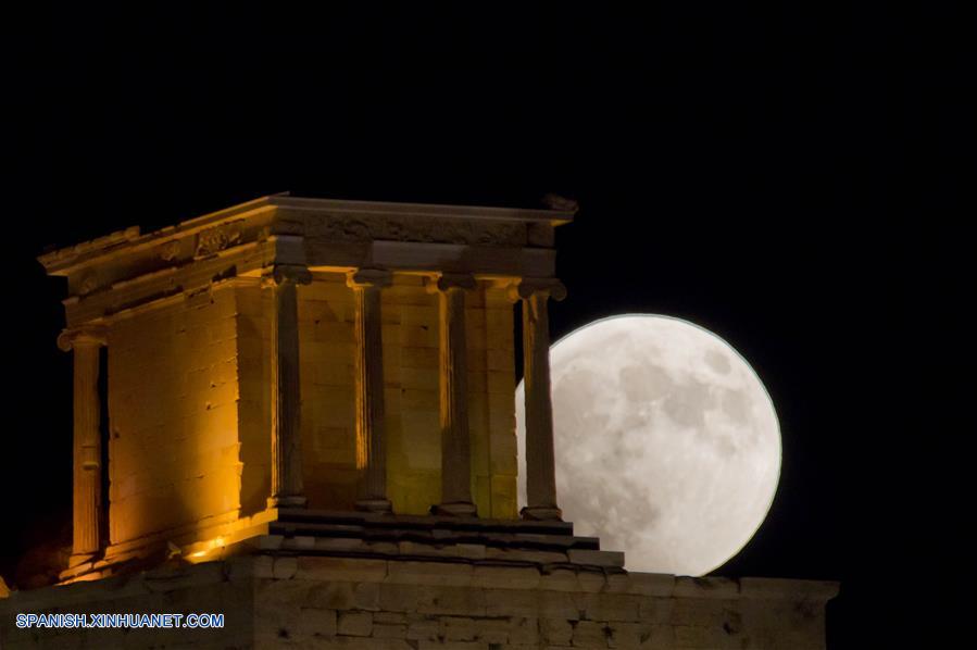 GRECIA-ATENAS-LUNA-ECLIPSE