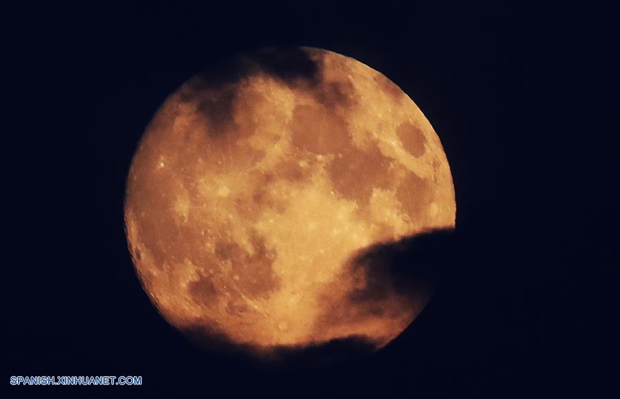 REINO UNIDO-WHITLEY BAY-LUNA-ECLIPSE